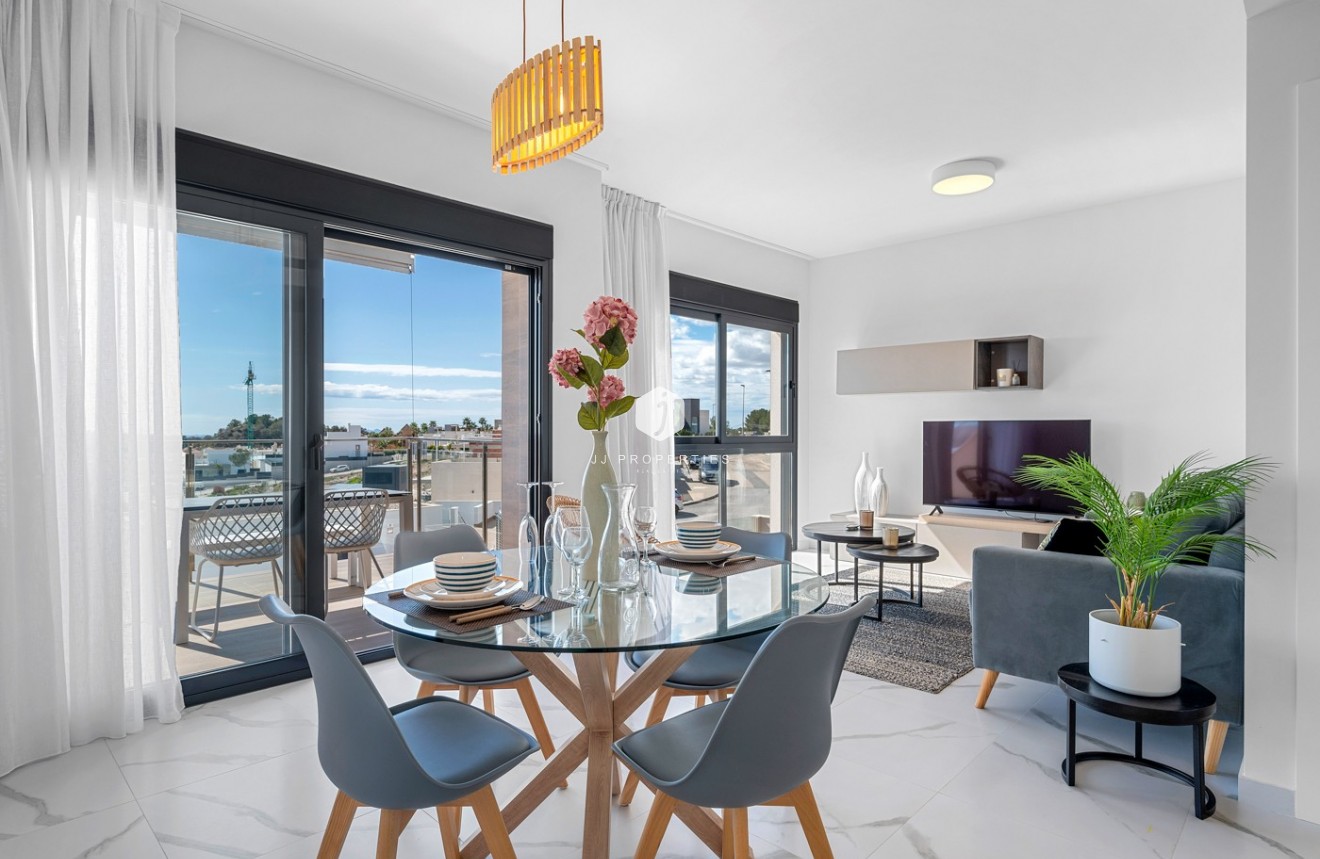 Z drugiej ręki - Daszek -
San Miguel de Salinas - Inland