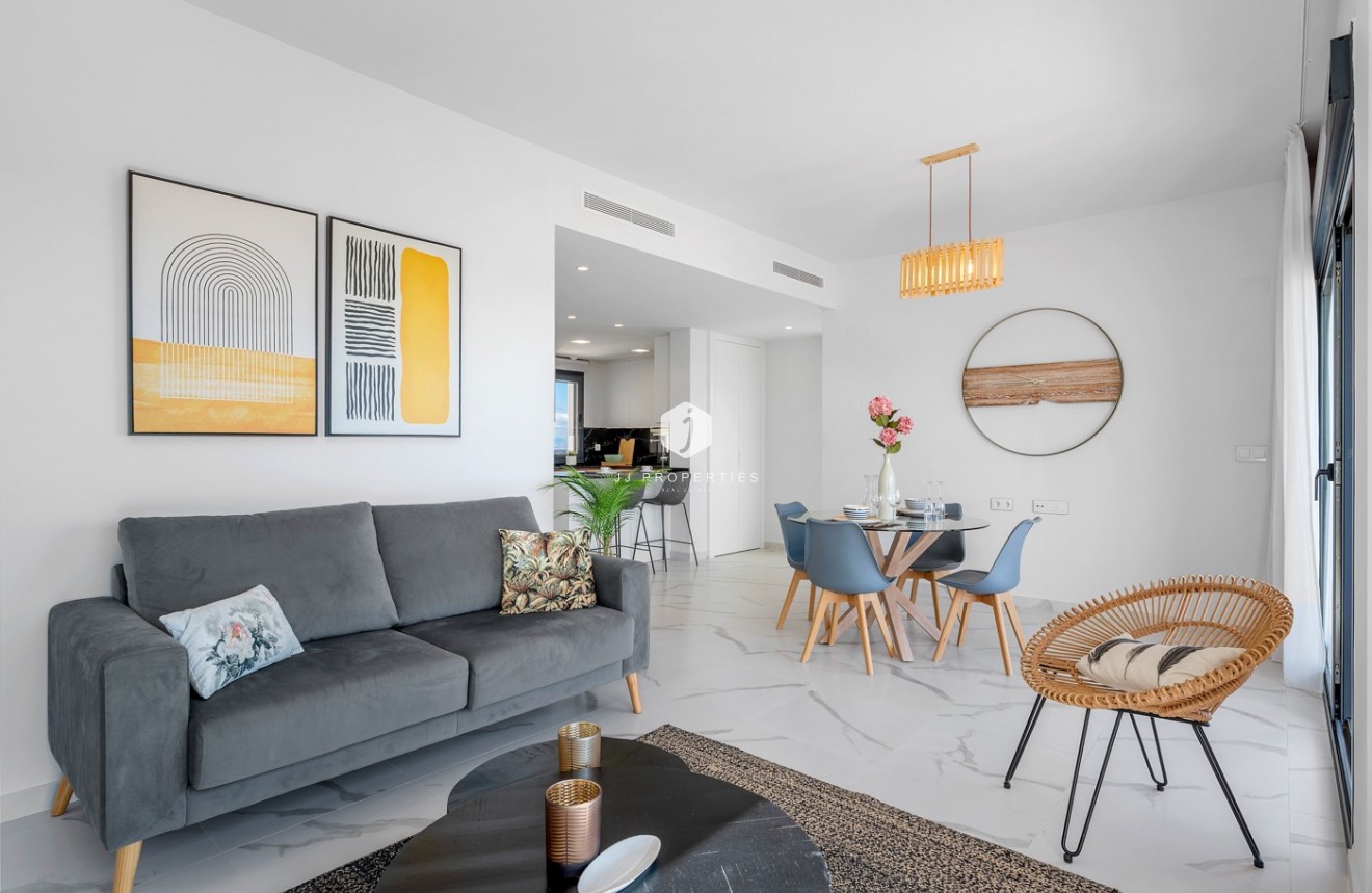 Z drugiej ręki - Daszek -
San Miguel de Salinas - Inland