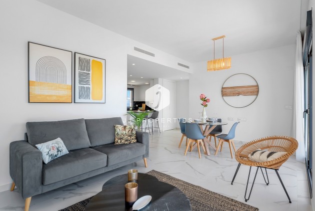 Z drugiej ręki - Daszek -
San Miguel de Salinas - Inland