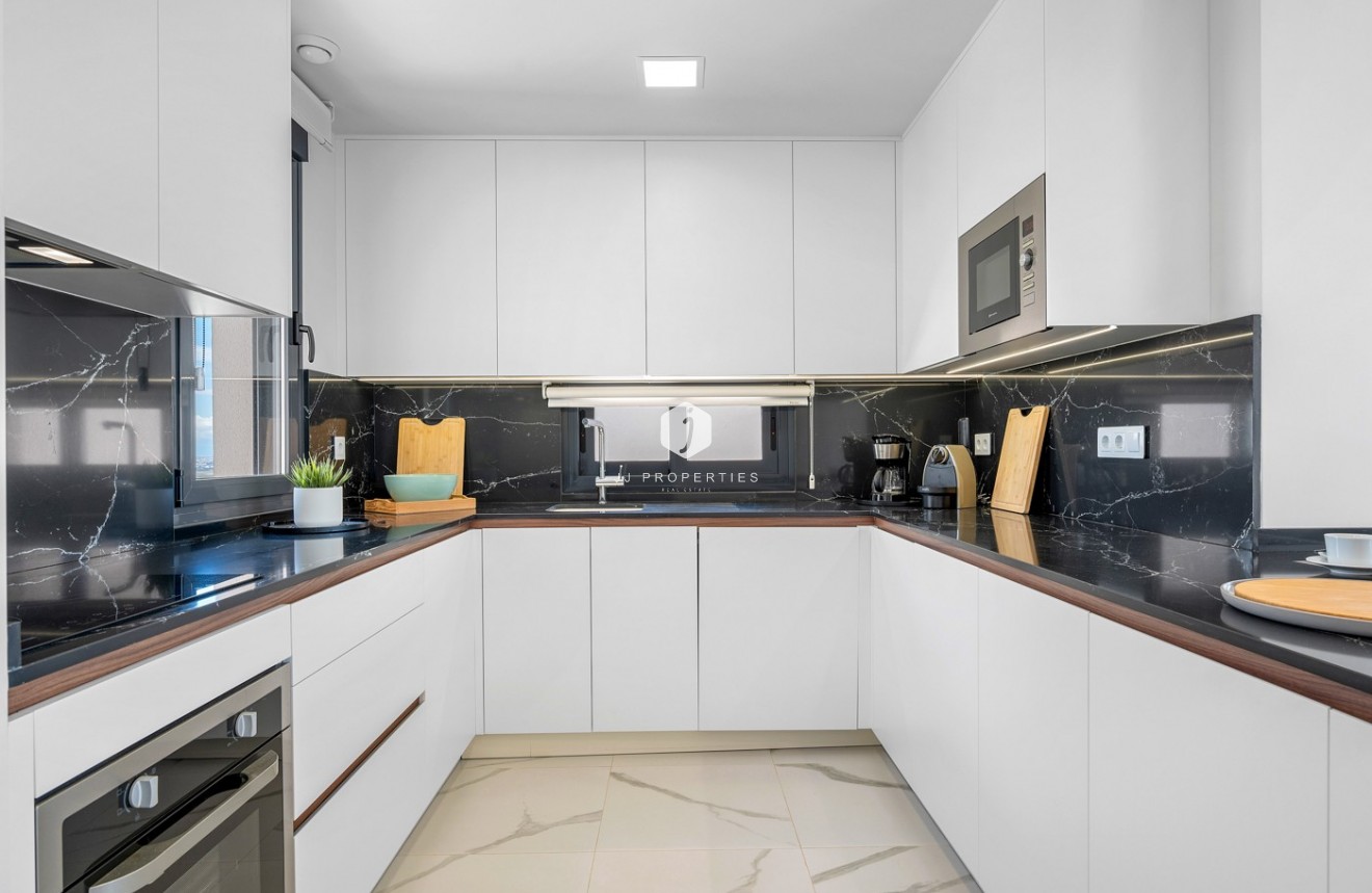 Z drugiej ręki - Daszek -
San Miguel de Salinas - Inland