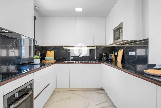 Z drugiej ręki - Daszek -
San Miguel de Salinas - Inland