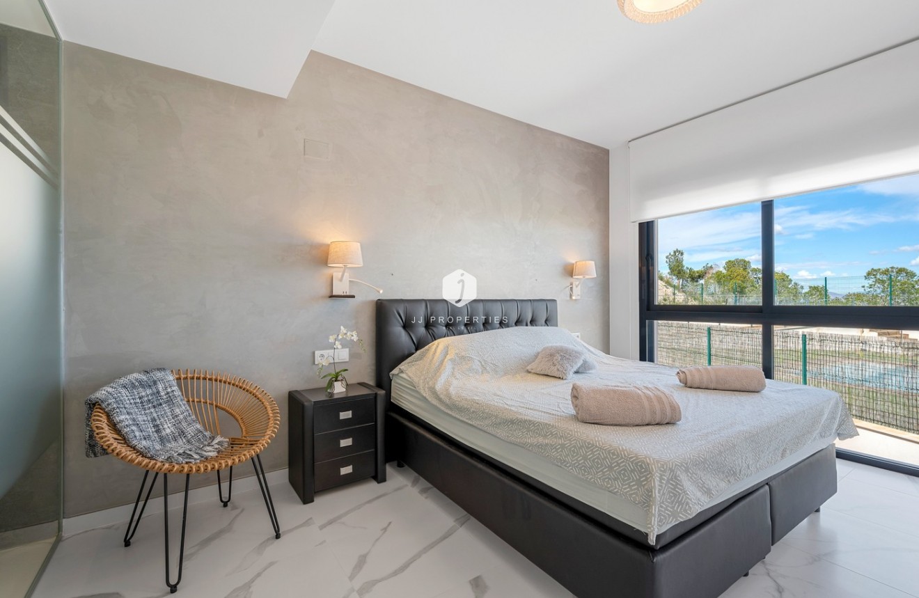 Z drugiej ręki - Daszek -
San Miguel de Salinas - Inland