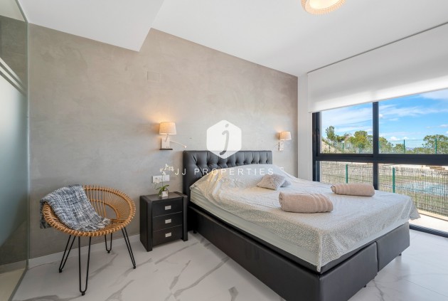 Z drugiej ręki - Daszek -
San Miguel de Salinas - Inland