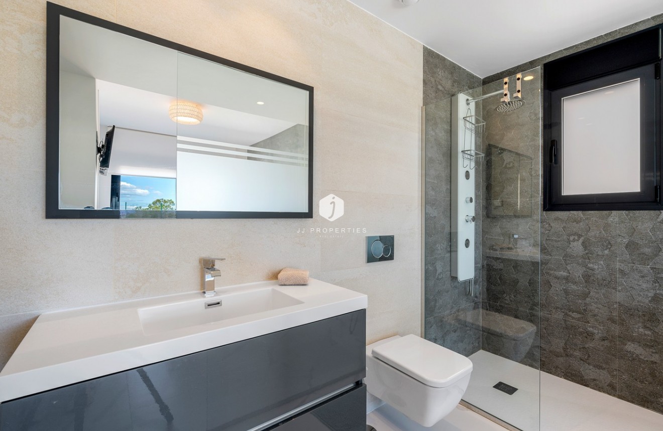 Z drugiej ręki - Daszek -
San Miguel de Salinas - Inland