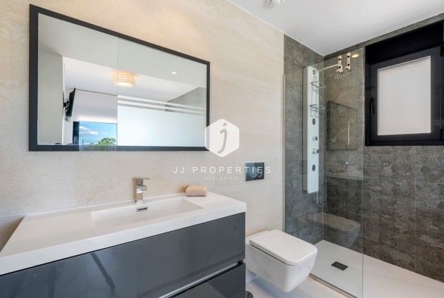 Z drugiej ręki - Daszek -
San Miguel de Salinas - Inland