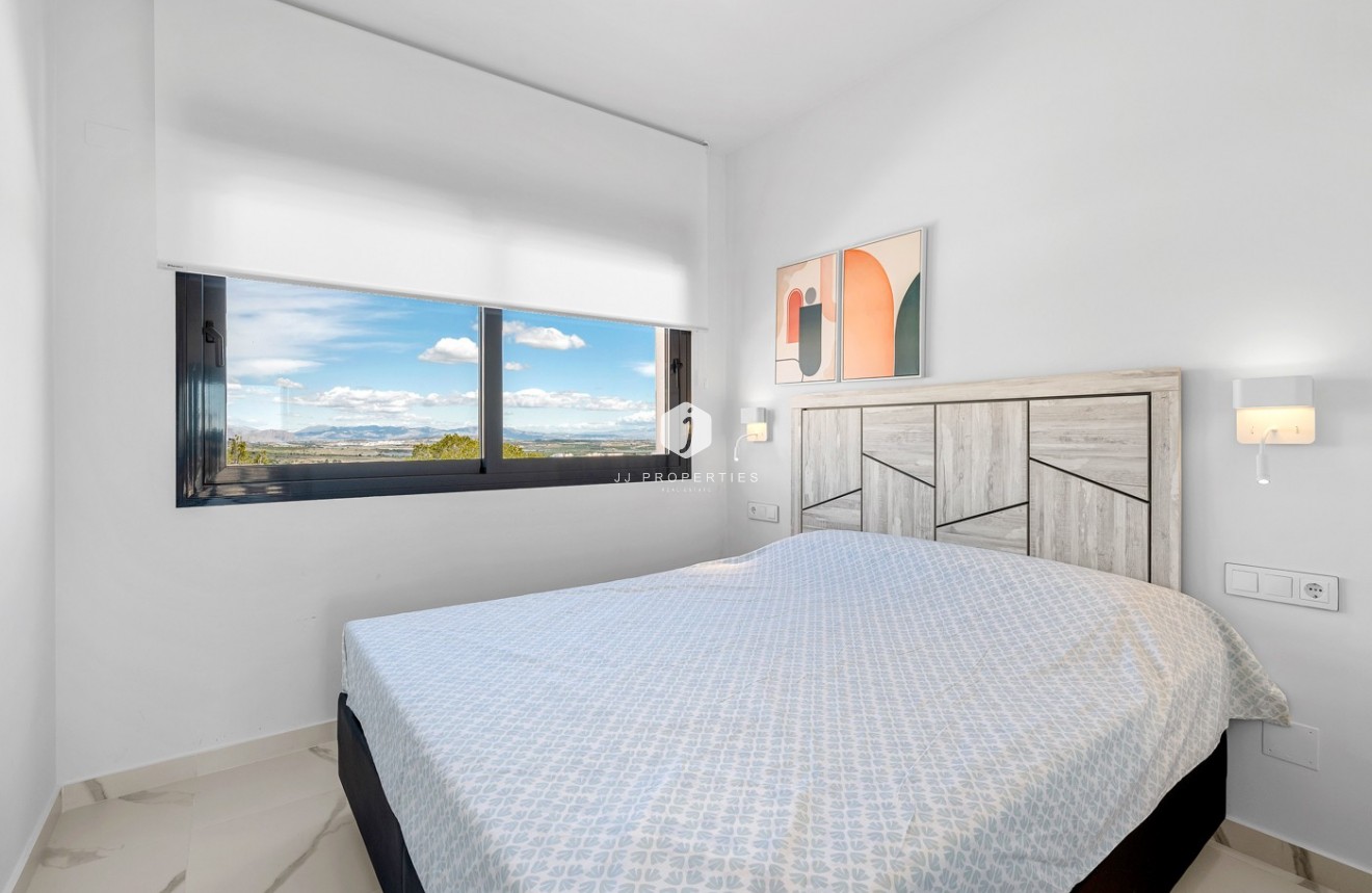 Z drugiej ręki - Daszek -
San Miguel de Salinas - Inland