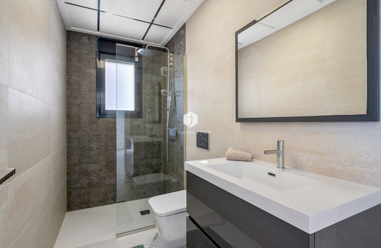 Z drugiej ręki - Daszek -
San Miguel de Salinas - Inland