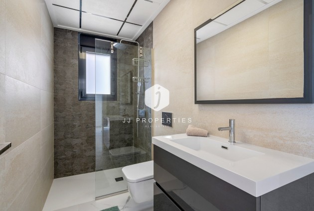 Z drugiej ręki - Daszek -
San Miguel de Salinas - Inland