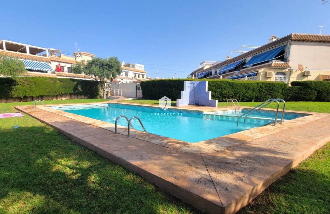 Segunda mano - Bungalow -
Torrevieja - Los Frutales