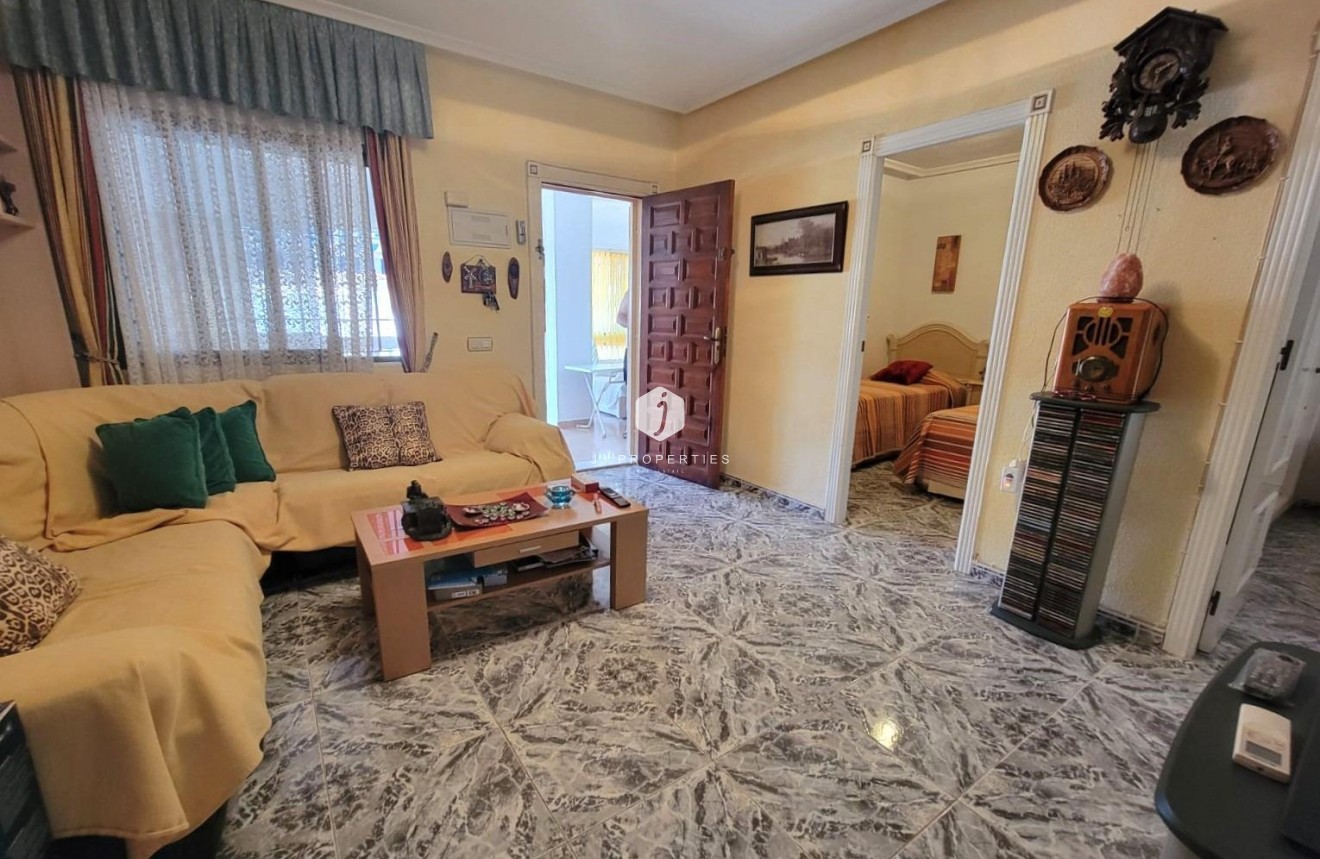 Segunda mano - Bungalow -
Torrevieja - Los Frutales