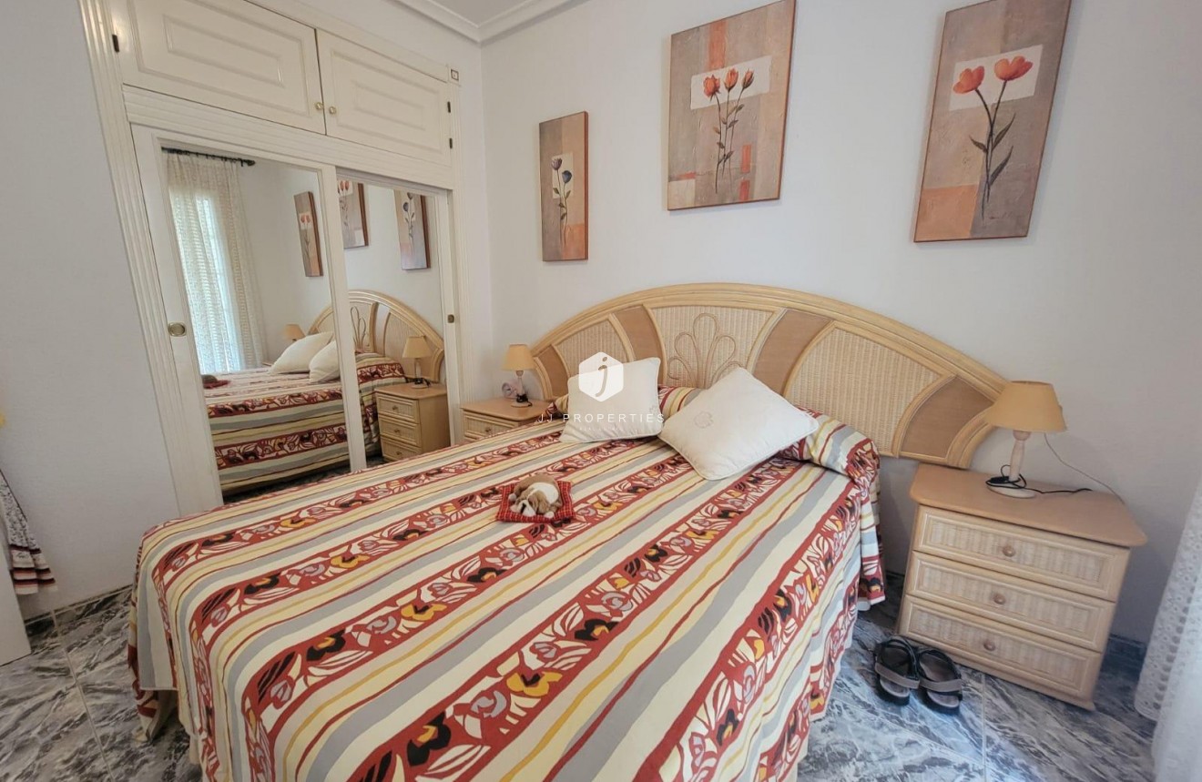 Segunda mano - Bungalow -
Torrevieja - Los Frutales