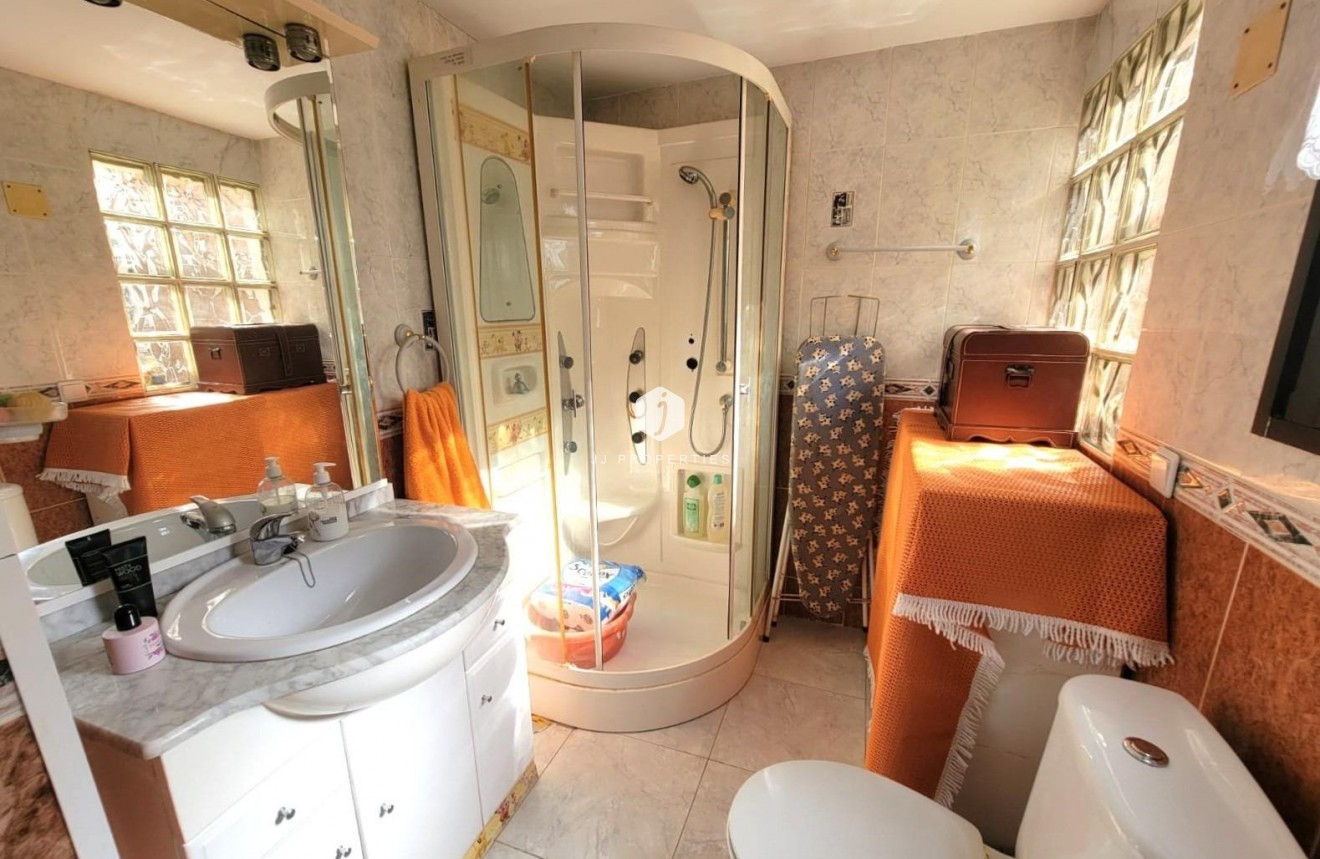 Segunda mano - Bungalow -
Torrevieja - Los Frutales