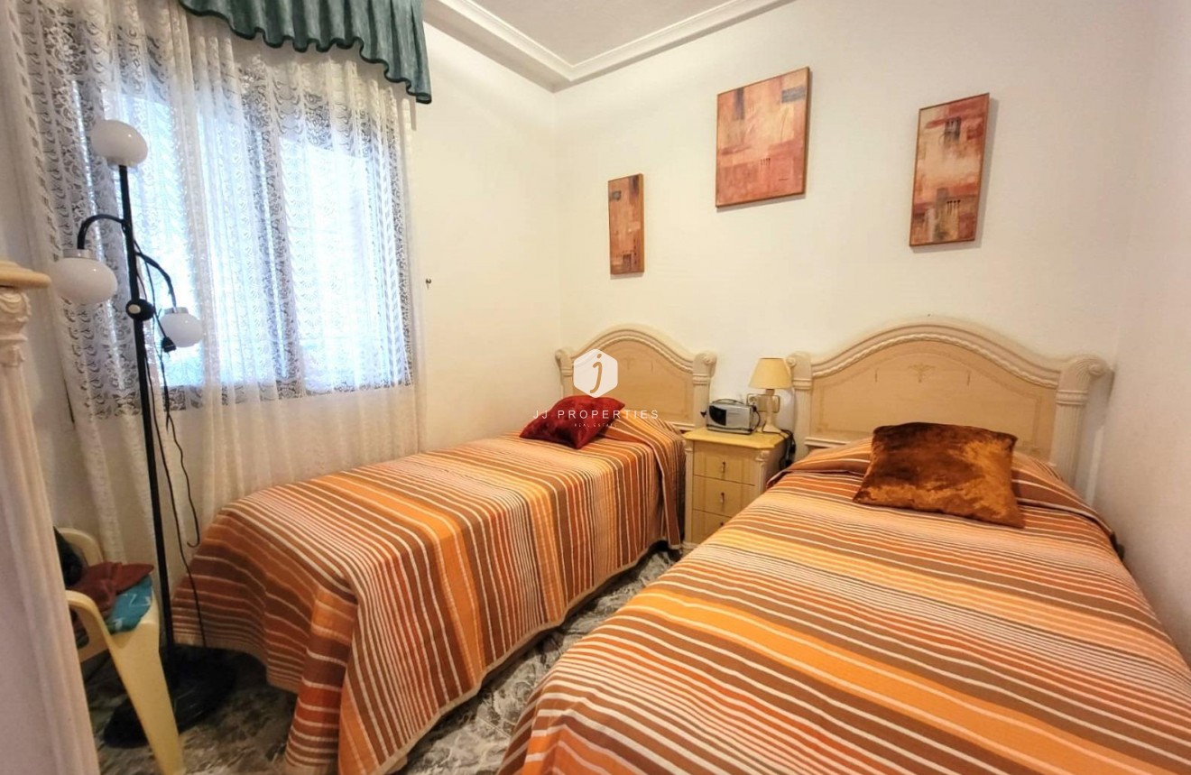 Segunda mano - Bungalow -
Torrevieja - Los Frutales