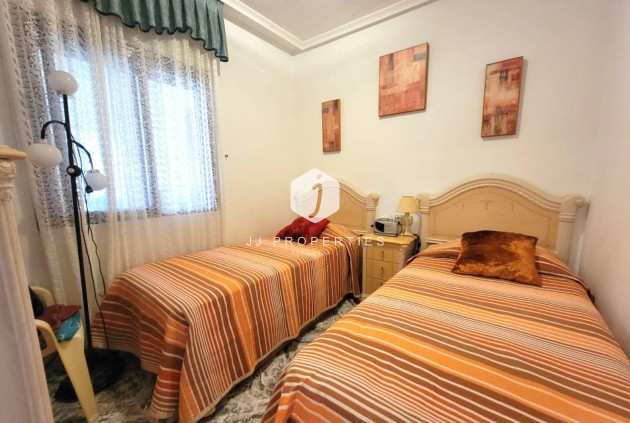 Segunda mano - Bungalow -
Torrevieja - Los Frutales