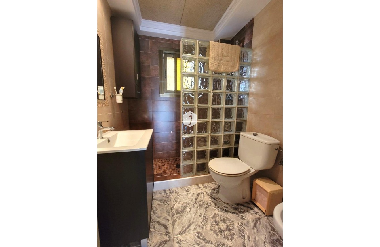 Segunda mano - Bungalow -
Torrevieja - Los Frutales