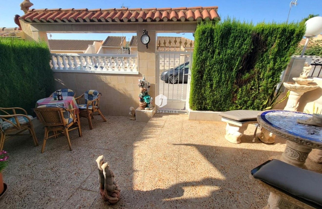 Segunda mano - Bungalow -
Torrevieja - Los Frutales