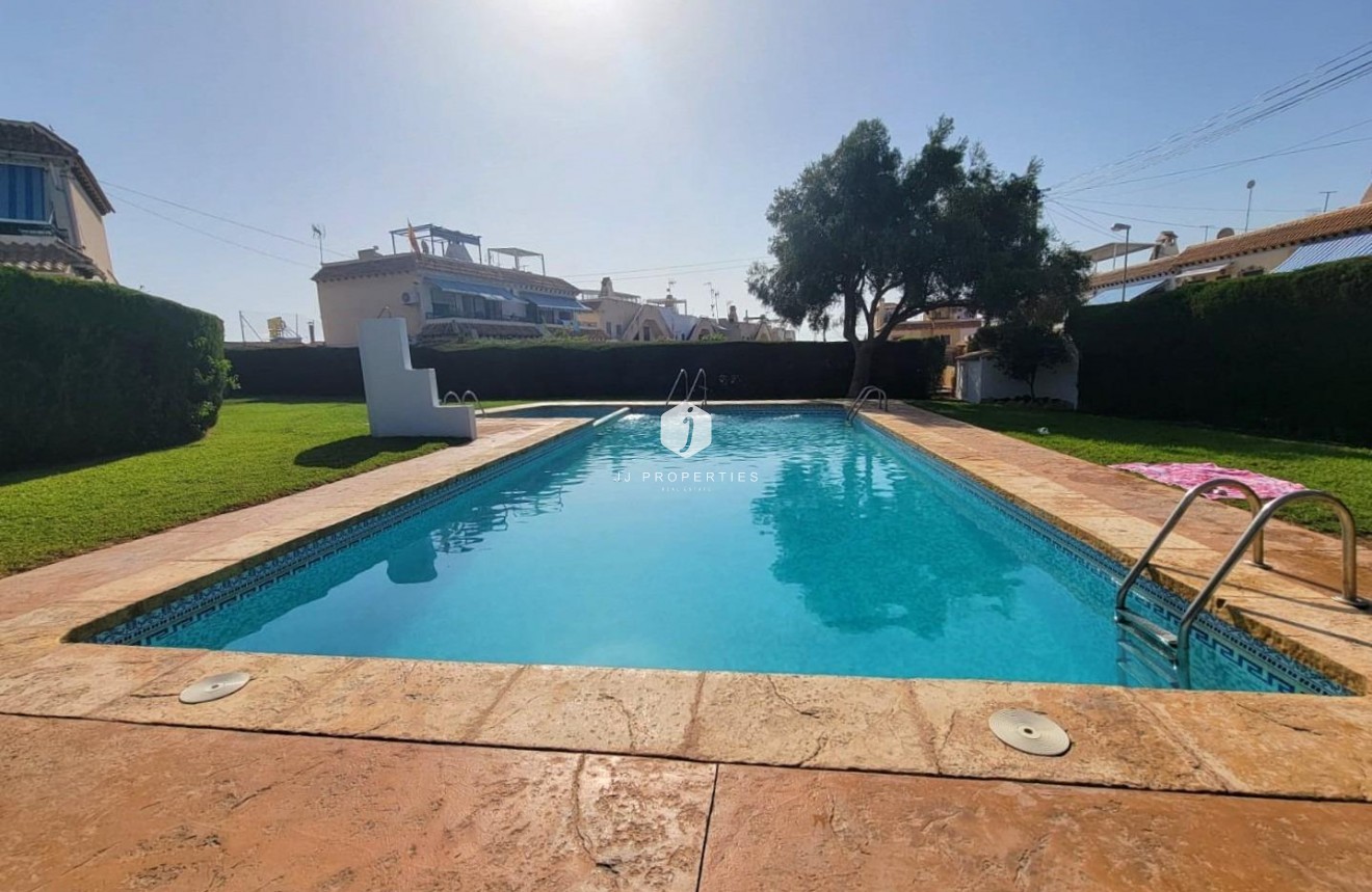 Segunda mano - Bungalow -
Torrevieja - Los Frutales