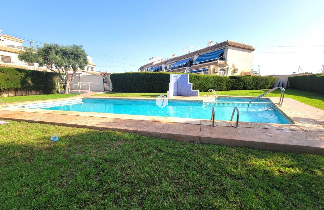 Segunda mano - Bungalow -
Torrevieja - Los Frutales