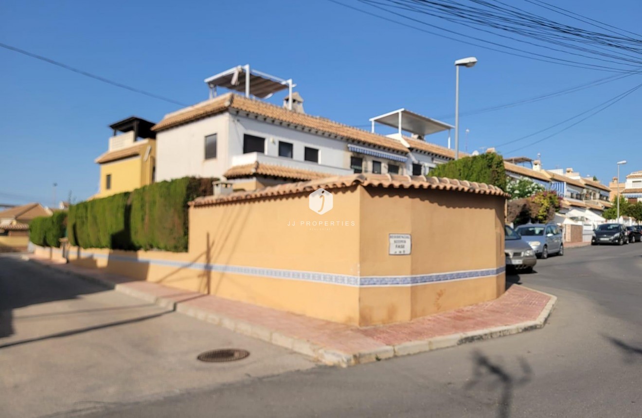 Segunda mano - Bungalow -
Torrevieja - Los Frutales
