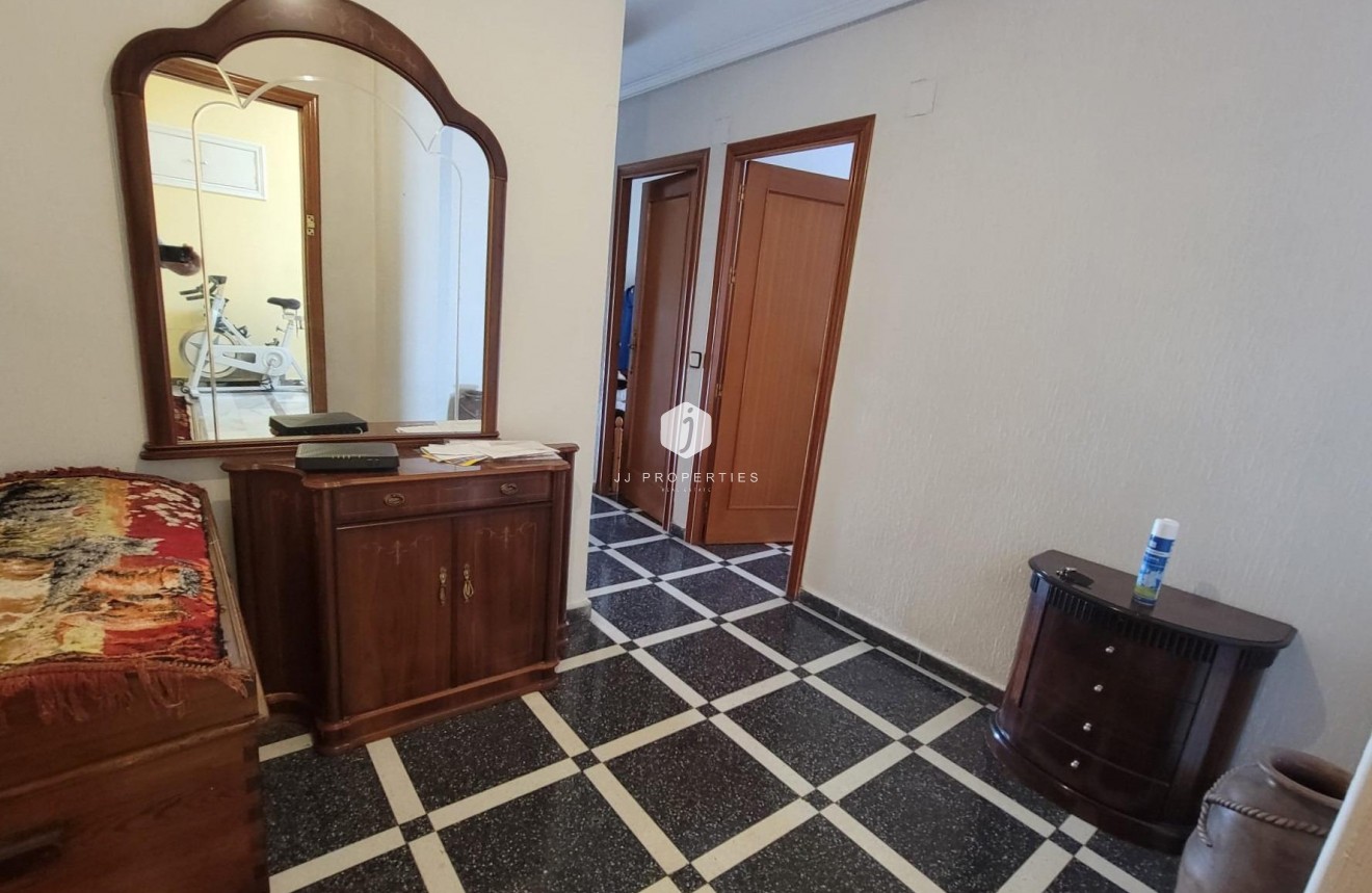 D'occasion - Appartement -
Torrevieja - Centro