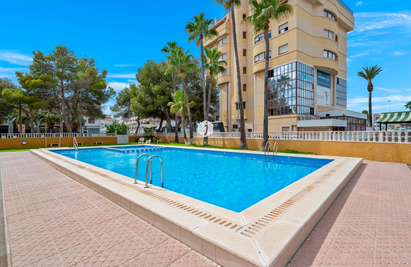 Tweedehands - Appartement / flat -
Punta Prima - Costa Blanca