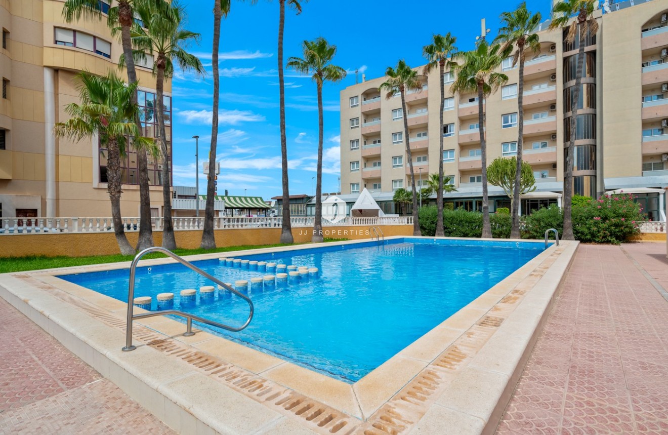 Tweedehands - Appartement / flat -
Punta Prima - Costa Blanca