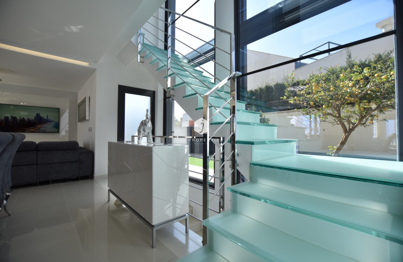 Segunda mano - Villa -
San Miguel de Salinas - Inland