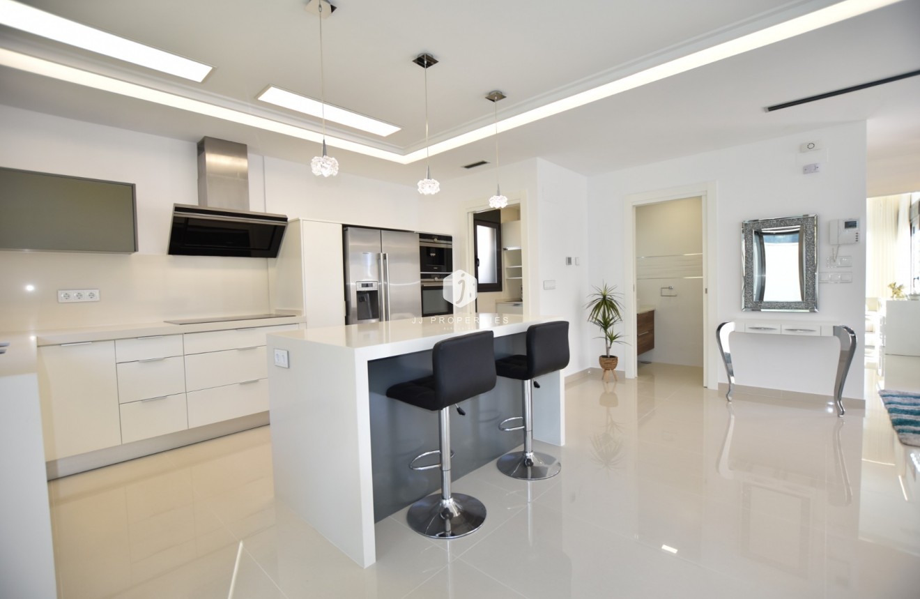 Segunda mano - Villa -
San Miguel de Salinas - Inland