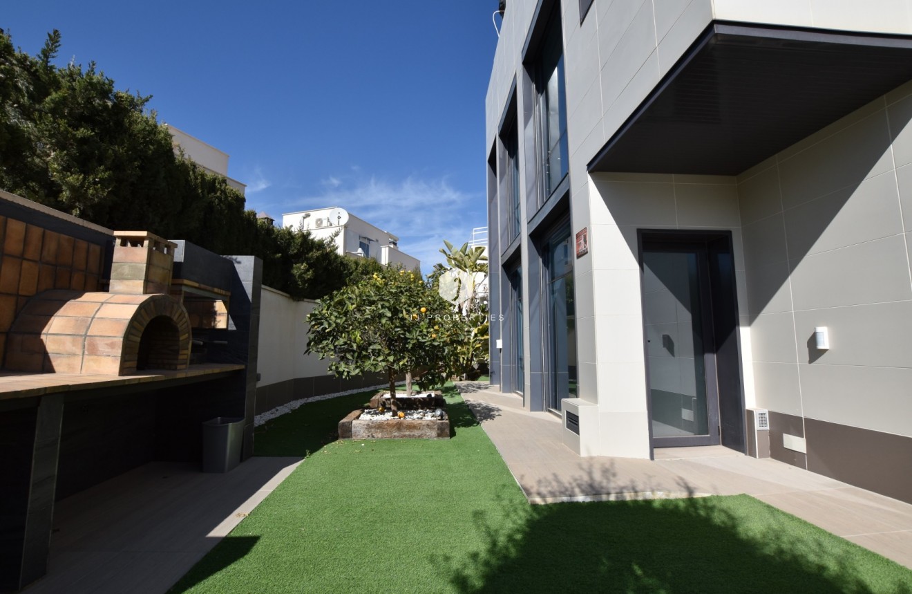 Segunda mano - Villa -
San Miguel de Salinas - Inland