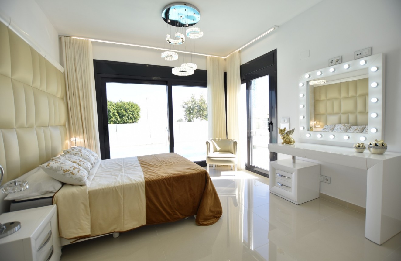 Segunda mano - Villa -
San Miguel de Salinas - Inland