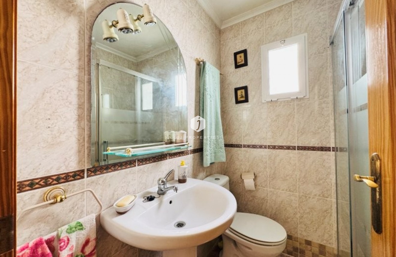 Aus zweiter Hand - Wohnung -
La Mata - Costa Blanca