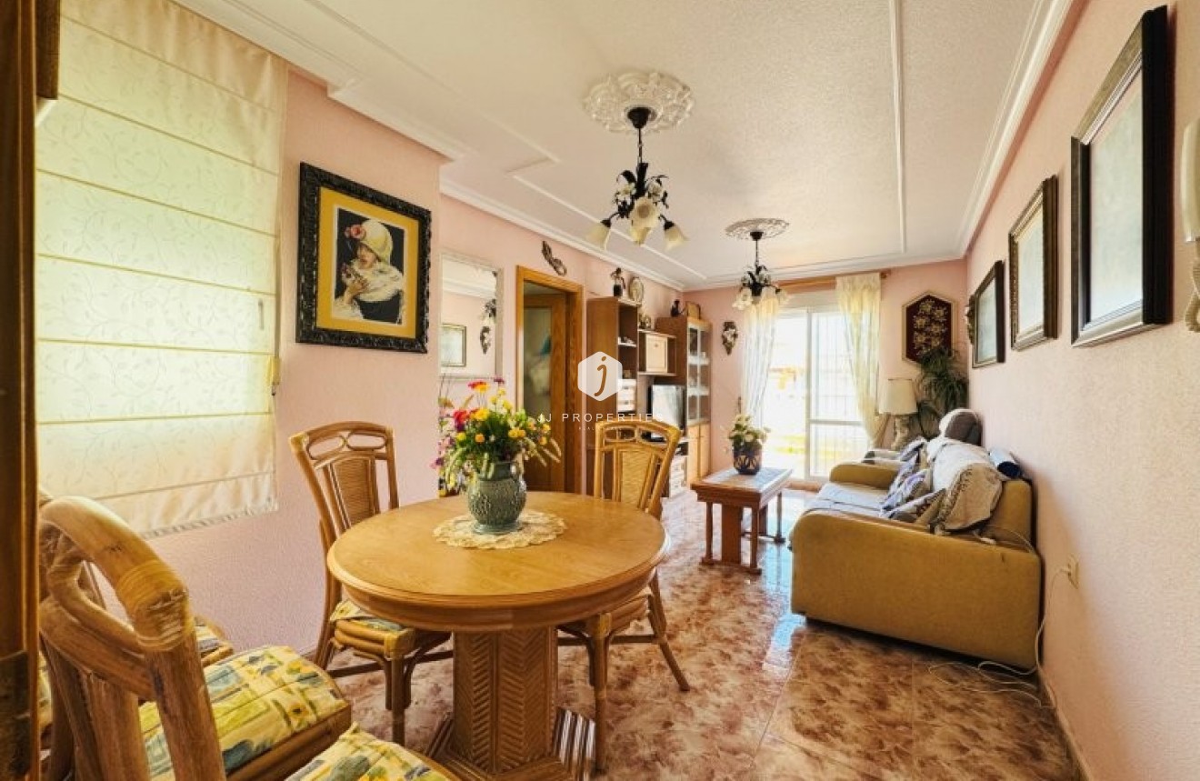 Aus zweiter Hand - Wohnung -
La Mata - Costa Blanca