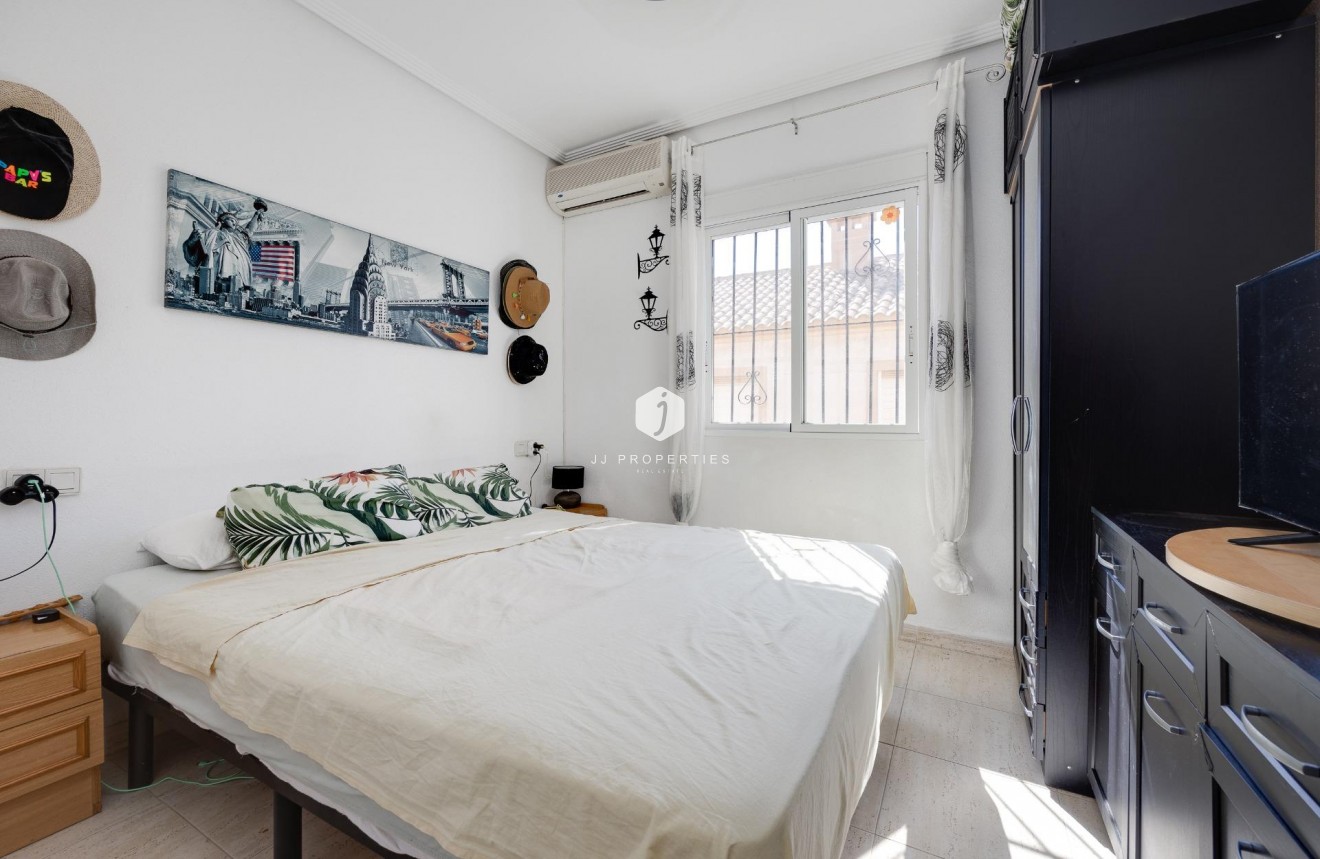 Segunda mano - Bungalow -
Torrevieja - aguas nuevas