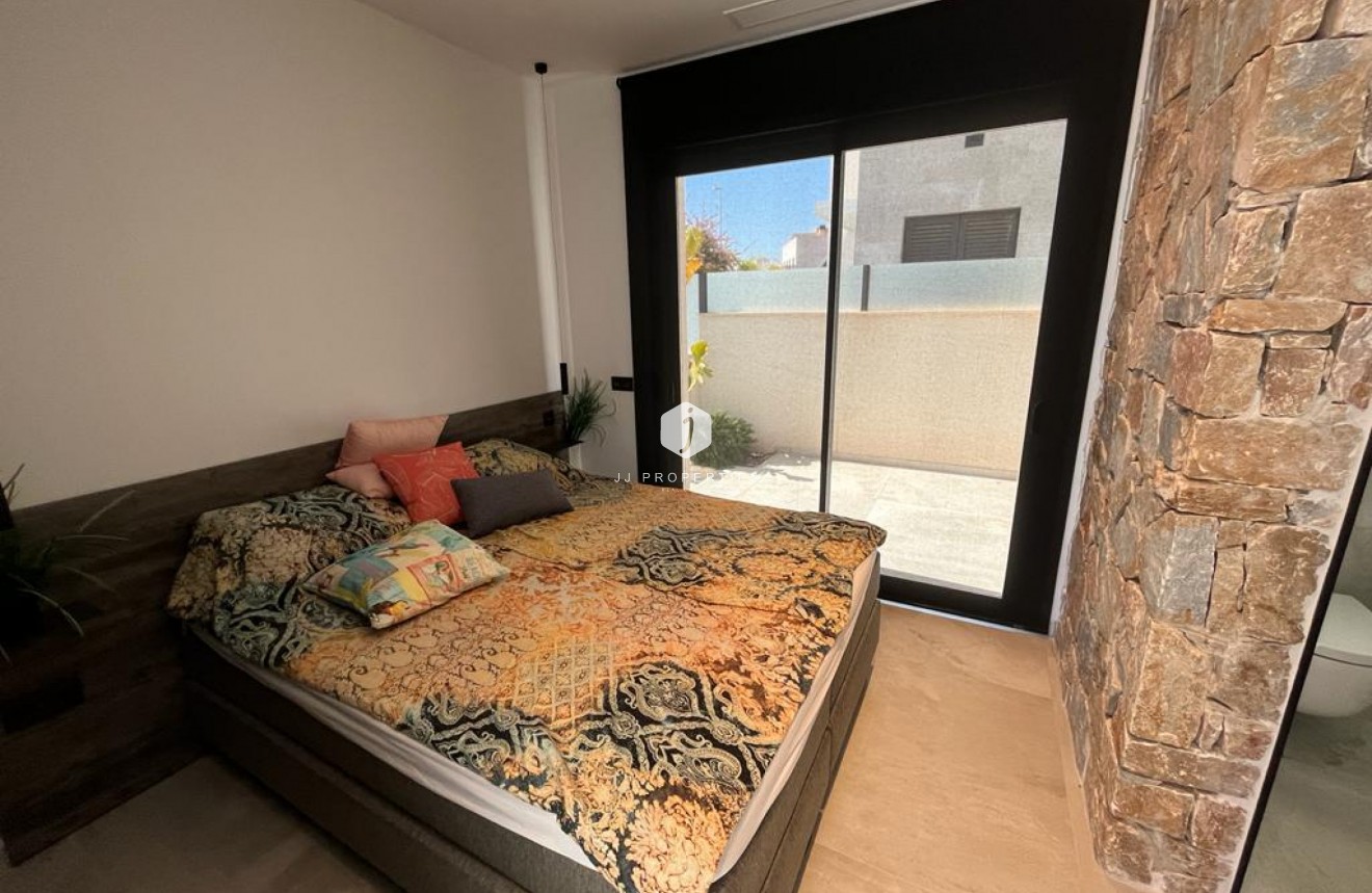 Segunda mano - Villa -
Rojales - Inland