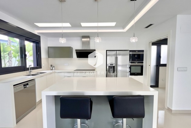 Segunda mano - Villa -
San Miguel de Salinas - Inland