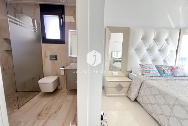 Segunda mano - Villa -
San Miguel de Salinas - Inland