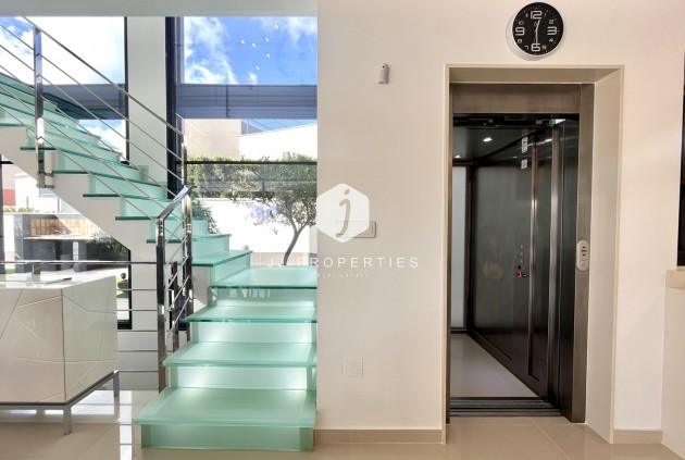 Segunda mano - Villa -
San Miguel de Salinas - Inland