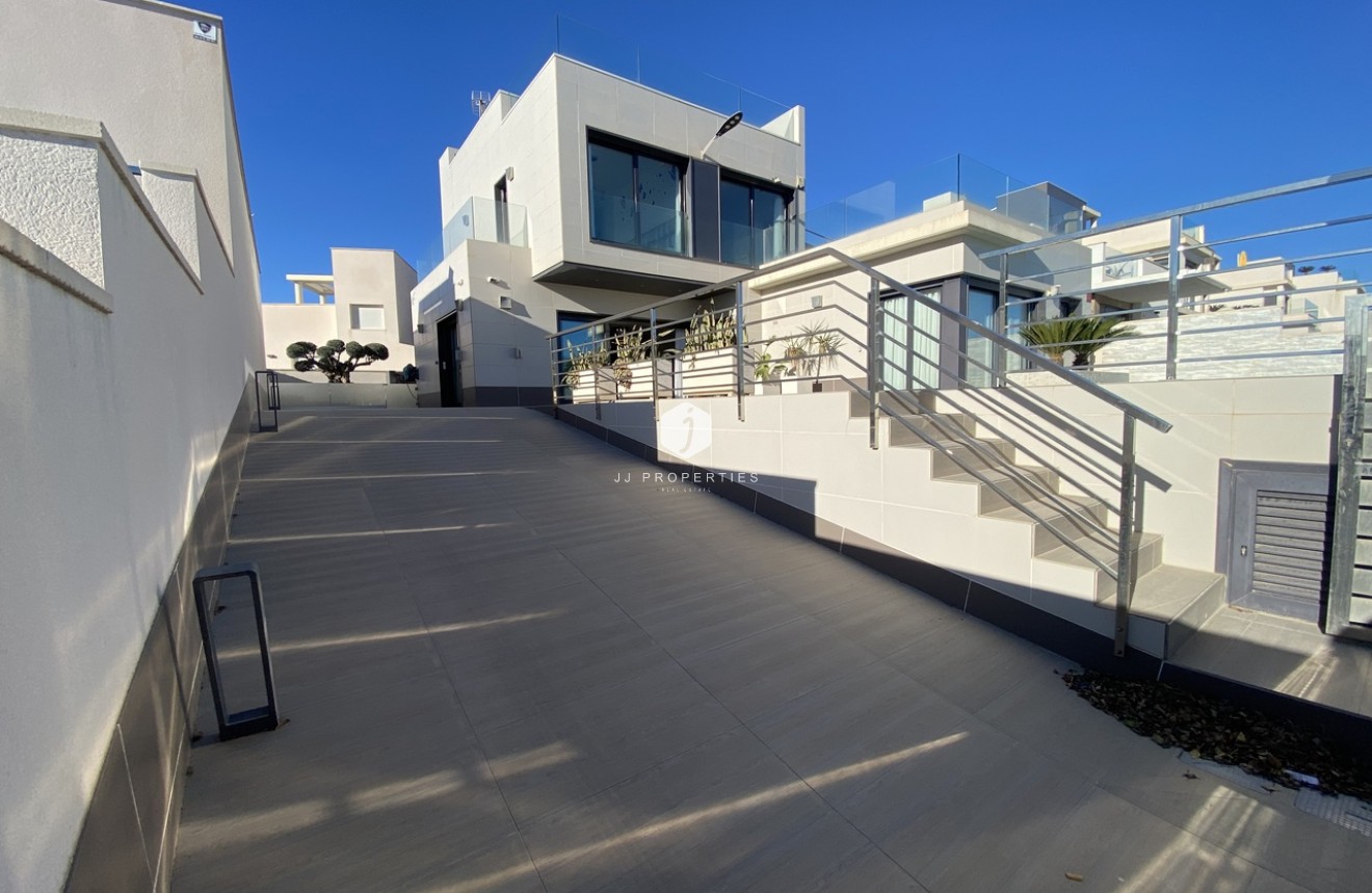 Segunda mano - Villa -
San Miguel de Salinas - Inland