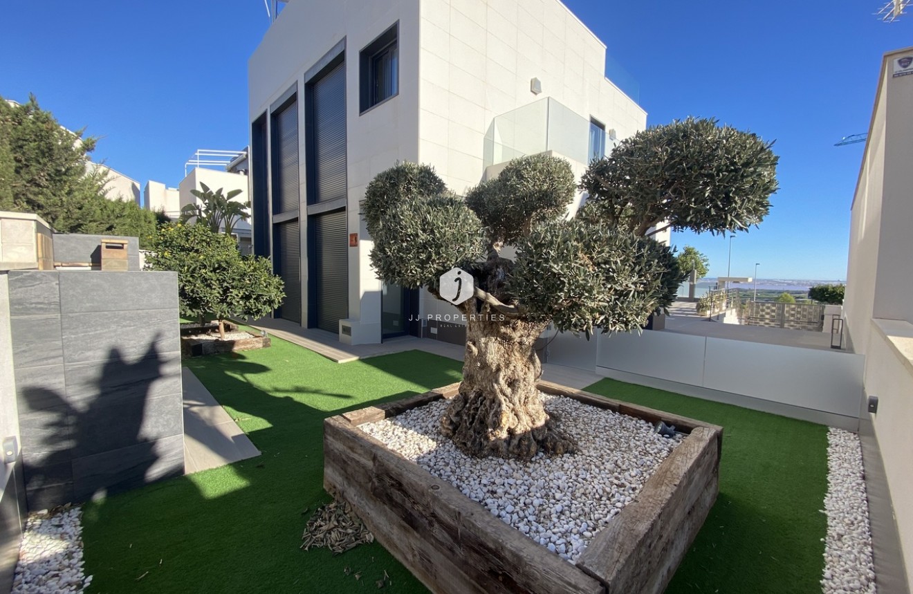 Segunda mano - Villa -
San Miguel de Salinas - Inland