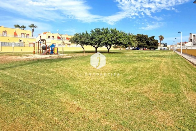 D'occasion - Chalet -
Torrevieja - Costa Blanca