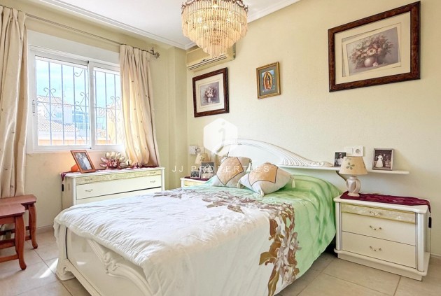 D'occasion - Chalet -
Torrevieja - Costa Blanca