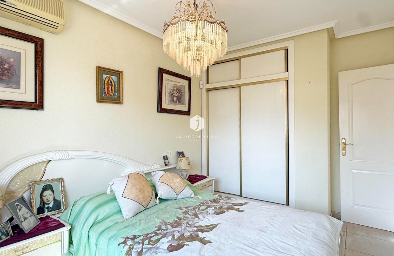 D'occasion - Chalet -
Torrevieja - Costa Blanca