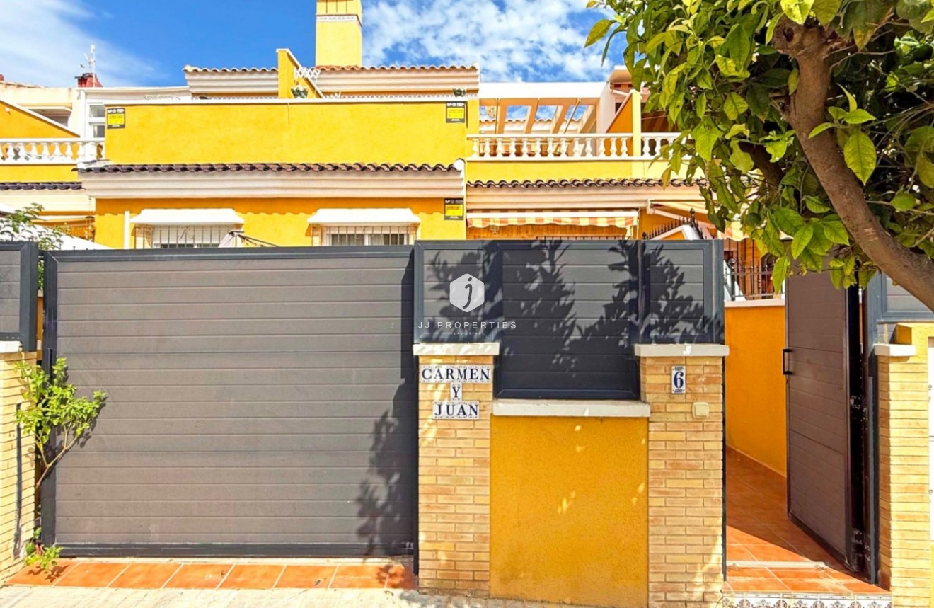 D'occasion - Chalet -
Torrevieja - Costa Blanca