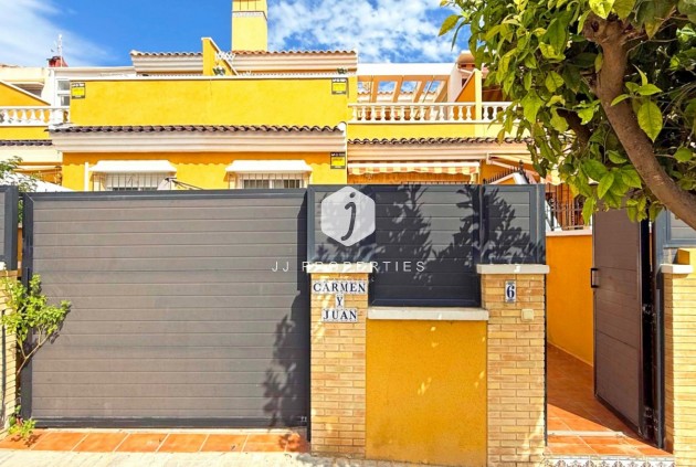 D'occasion - Chalet -
Torrevieja - Costa Blanca