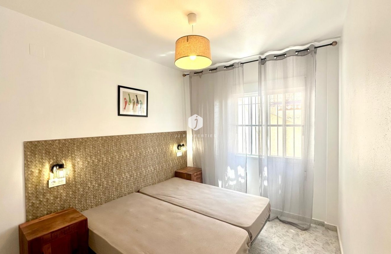 Segunda mano - Apartamento / piso -
Orihuela Costa - Playa Flamenca