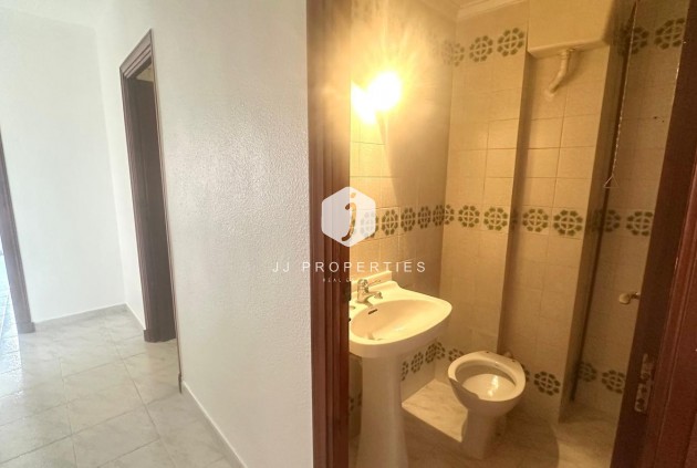 Segunda mano - Apartamento / piso -
Torrevieja - Estacion de autobuses