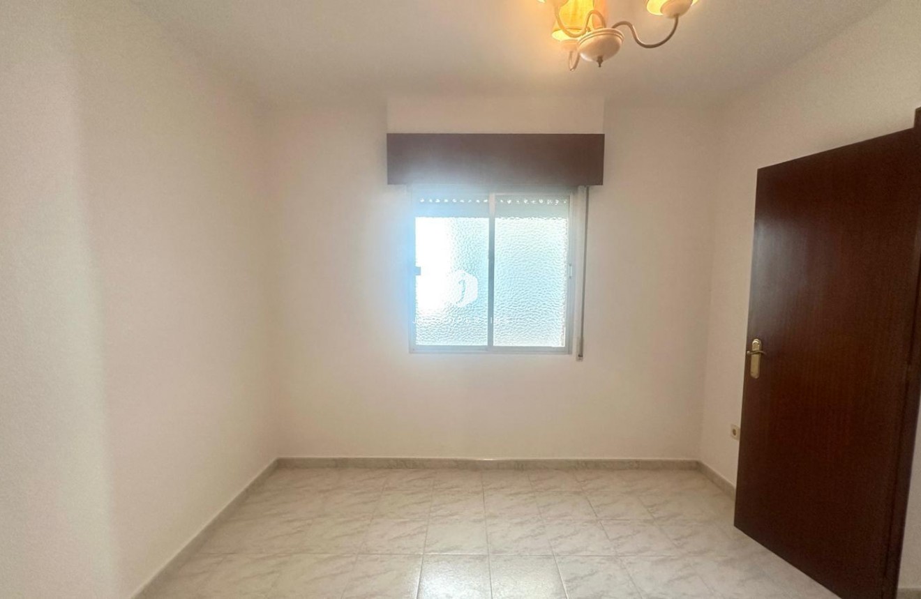 Segunda mano - Apartamento / piso -
Torrevieja - Estacion de autobuses