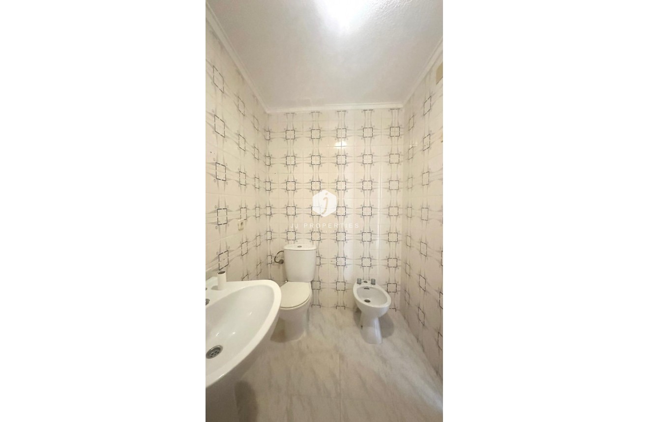 Segunda mano - Apartamento / piso -
Torrevieja - Estacion de autobuses