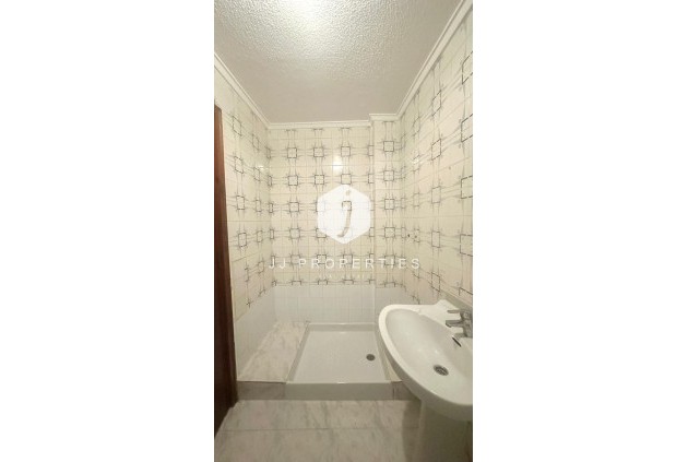 Segunda mano - Apartamento / piso -
Torrevieja - Estacion de autobuses