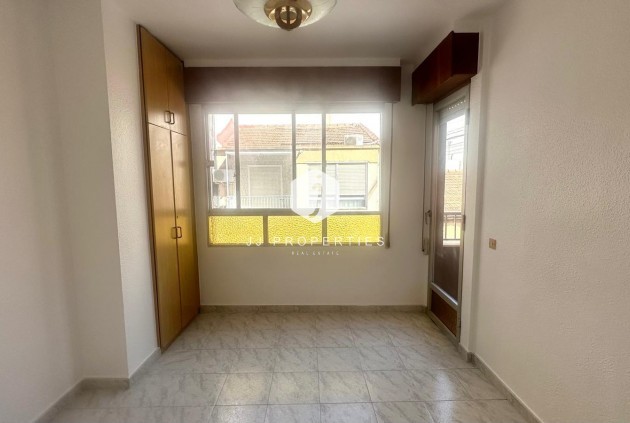 Segunda mano - Apartamento / piso -
Torrevieja - Estacion de autobuses